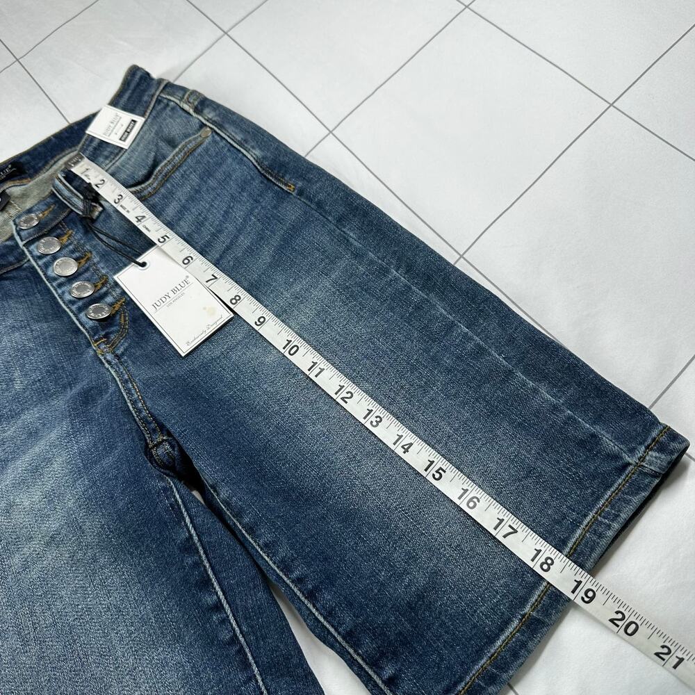 Judy Blue Shorts Womens Small Blue Denim Button Fly Bermuda Medium Wash Fade New - Picture 11 of 12